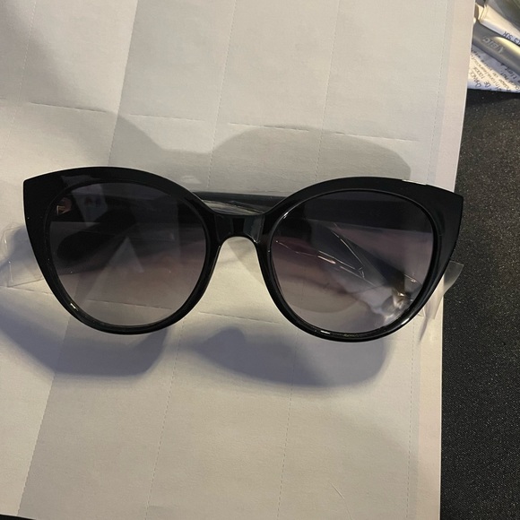 Kate spade sunglasses (new) - Picture 2 of 6